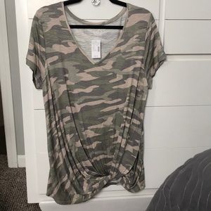 NWT Maurice’s camo top size xl